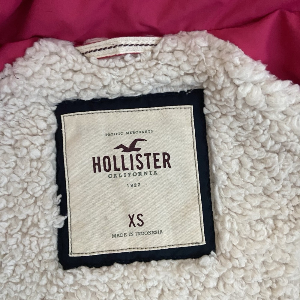Hollister Hooded Pink Embroidered Sherpa Lined Puffer Coat Jacket Size XS - Picture 4 of 8